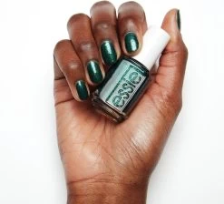 Essie Winter Collection Nagellak – 669 Under Wraps - Groene Glitter Nagellak -Cosmeticawinkel 1200x1086