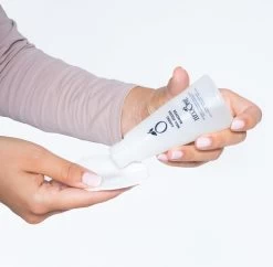 Herome Combi-Pack Caring Nail Polish Remover Duo - 1x Nagellakremover 120ml & 1x Caring Nail Polish Remover Pads 100 11 Herome Combi-Pack Caring Nail Polish Remover Duo - 1x Nagellakremover 120ml & 1x Caring Nail Polish Remover Pads 100 -Cosmeticawinkel 1200x1175