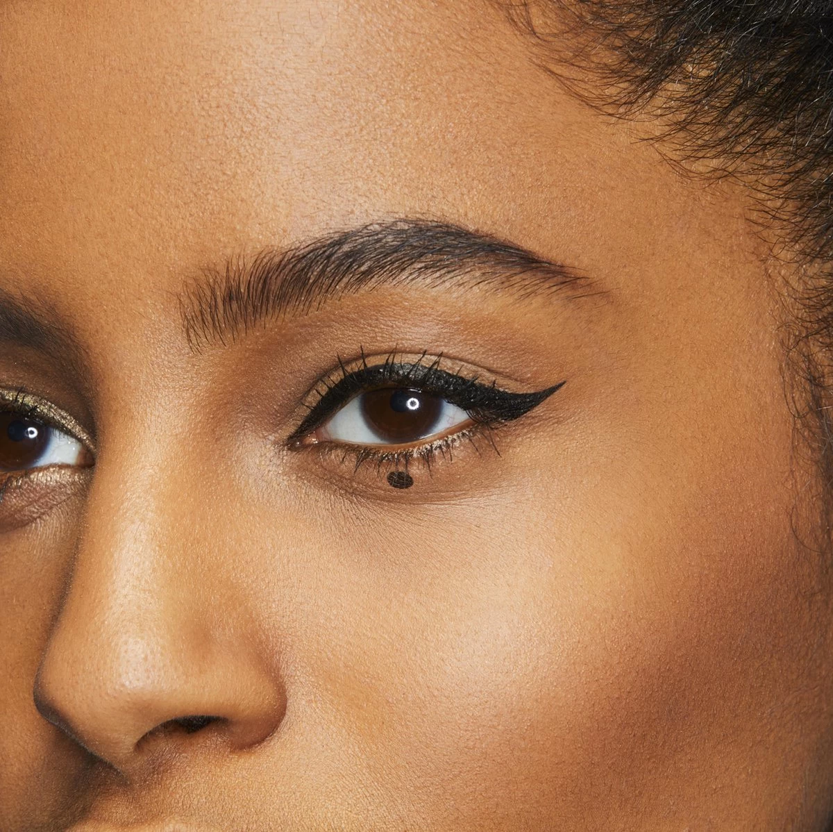 Bourjois Liner Feutre Slim Eyeliner - 17 Ultra Black 6 Bourjois Liner Feutre Slim Eyeliner - 17 Ultra Black - Afbeelding 4