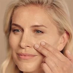 Max Factor Miracle Touch Compact Foundation - 070 Natural -Cosmeticawinkel 1200x1200 1045