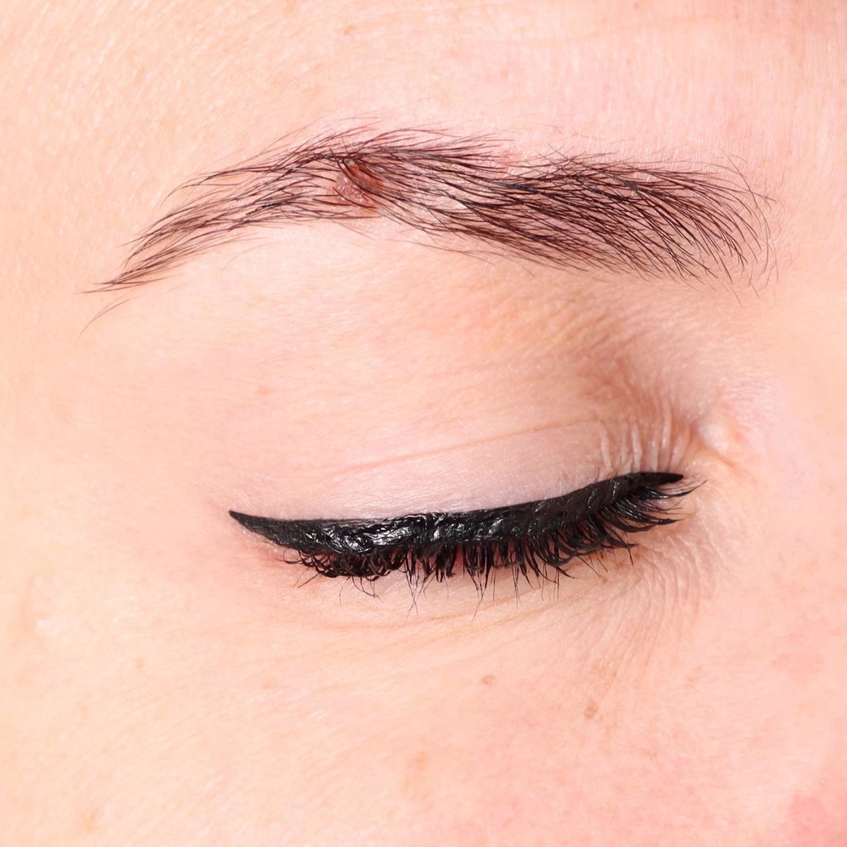 Blèzi® Liquid Eye Liner Pen 10 Intense Black - Eyeliner Zwart Waterproof - Mat Zwart 4 Blèzi® Liquid Eye Liner Pen 10 Intense Black - Eyeliner Zwart Waterproof - Mat Zwart - Afbeelding 2