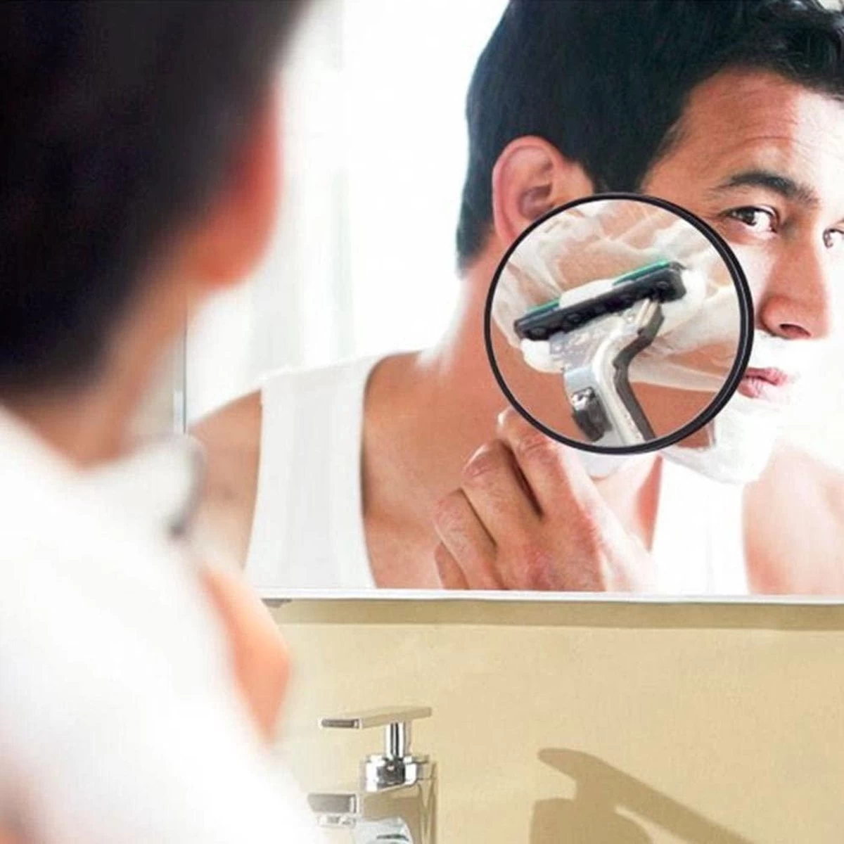 Doodadeals® Vergrootspiegel - 5x Vergroot - Toilettas Formaat - Zuignap - Make-up - Badkamer - ø 7 Cm 5 Doodadeals® Vergrootspiegel - 5x Vergroot - Toilettas Formaat - Zuignap - Make-up - Badkamer - ø 7 Cm - Afbeelding 3