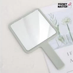 PocketMaster® Make-Up Spiegel / Handspiegel Met Handvat - Licht Groen - Klein - Compact - Handzaam - 8,0 X 8,0 Cm Spiegeloppervlak -Cosmeticawinkel 1200x1200 1757