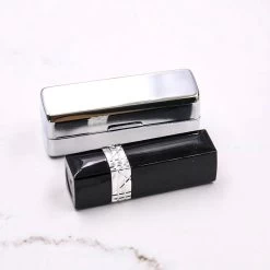 Merkloos Lippenstift Houder - Lippenstiftdoosje - Lipstick Houder - Met Spiegel - Zilver - Metaal -Cosmeticawinkel 1200x1200 1872