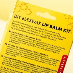 Kikkerland DIY Bijenwas Lip Balsem Kit - Maak Je Eigen Lippenbalsem - 100% Natuurlijk - Voor Twee Balsem Sticks -Cosmeticawinkel 1200x1200 795