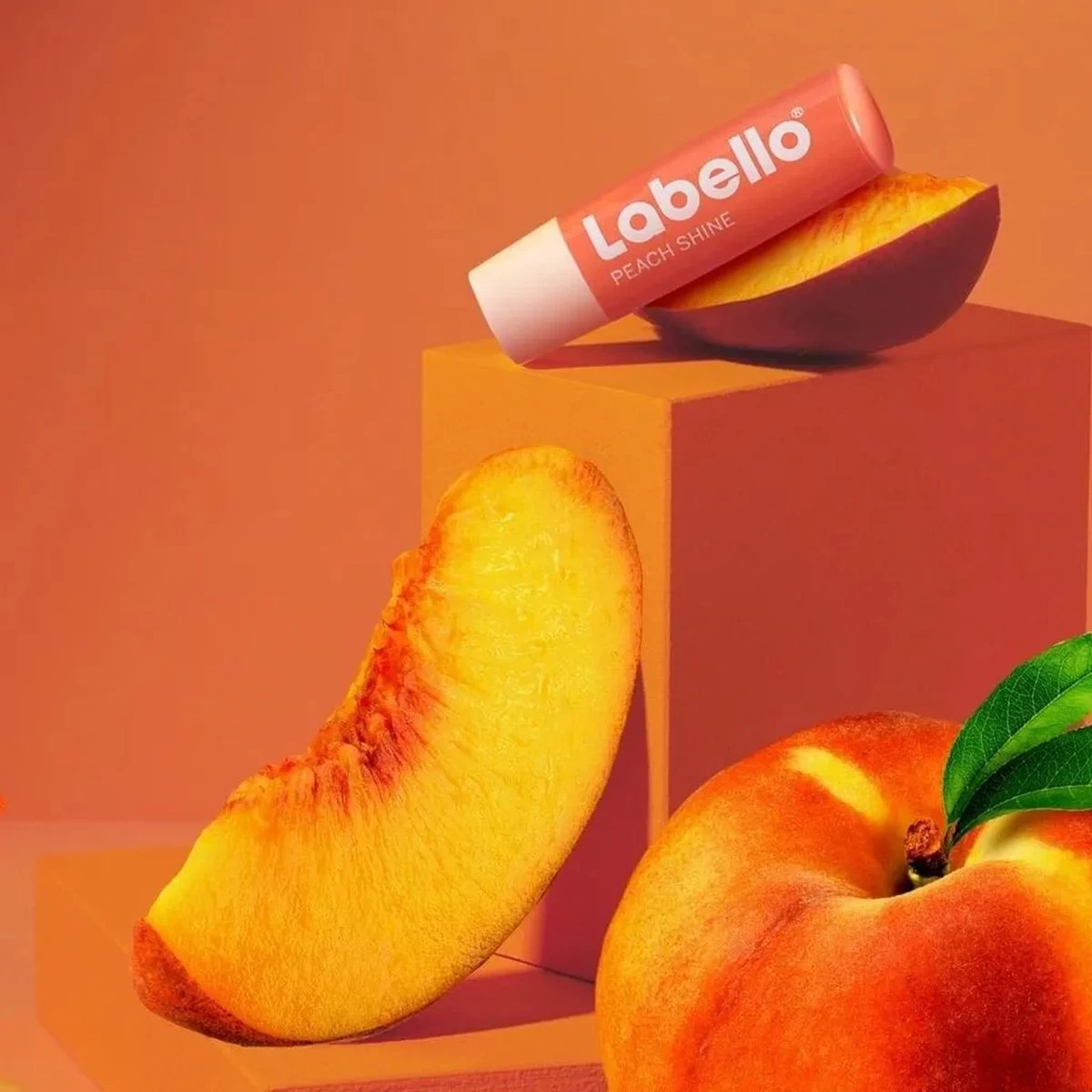 Labello Fruity Shine Peach Lippenbalsem - 5.5ml 4 Labello Fruity Shine Peach Lippenbalsem - 5.5ml - Afbeelding 2