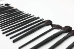 De Ultieme Make-up Ervaring: Cosmetische Spiegel Met 16 LED's En Set Van 24 Professionele Make-up Kwasten - Perfect Voor Een Vlekkeloze En Verlichte Look! Spiegel - Kwasten - Make-up Kwasten - Make-up Spiegel - Verlichting - LED - -Cosmeticawinkel 1200x800 35