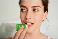 Weleda Skin Food Lip Balm -Cosmeticawinkel 1200x810