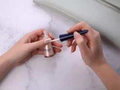 Herome Glamour Nail Whitener - Natural Nail Whitener Met Een Romige Parelmoerglans - Camoufleert Doffe Of Verkleurde Nagels - 10ml. 18 Herome Glamour Nail Whitener - Natural Nail Whitener Met Een Romige Parelmoerglans - Camoufleert Doffe Of Verkleurde Nagels - 10ml. -Cosmeticawinkel 1200x900 6