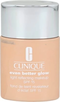 Clinique Even Better Glow Foundation - WN04 Bone -Cosmeticawinkel 706x1200