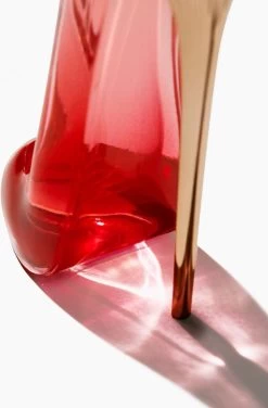 Carolina Herrera Very Good Girl Edp W 30 Ml 19 Carolina Herrera Very Good Girl Edp W 30 Ml -Cosmeticawinkel 789x1200 3