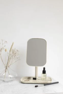 Brabantia ReNew Make-up Spiegel - Met Accessoireschaal - Soft Beige -Cosmeticawinkel 800x1200 34