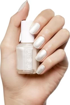 Essie Pearly White 4 - Wit - Nagellak -Cosmeticawinkel 801x1200