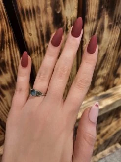 SD Press On Nails - Plaknagels - Gelnagels - 20 Stuks - Handgemaakte Nagels No. 10 Heartbeat - Hartjes - Matte Rood - Nepnagels - Kort Stiletto - Nagelstudio - Gellak - Plaknagels Met Lijm - Nail Art - Accessoires - Valentijn - Cadeau Voor Haar -Cosmeticawinkel 899x1200