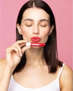 Labello Crayon Lipstick Poppy Red -Cosmeticawinkel 962x1200 3