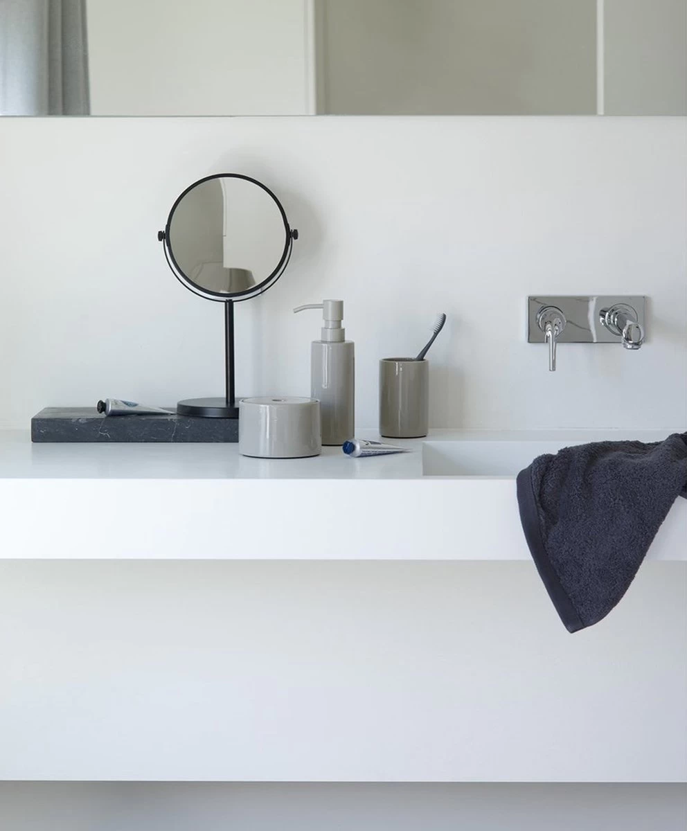 Omliox Make Up En Scheer Spiegel - Ronde Standspiegel - 10x Vergroting - Ø19cm - Mat Zwart 6 Omliox Make Up En Scheer Spiegel - Ronde Standspiegel - 10x Vergroting - Ø19cm - Mat Zwart - Afbeelding 4